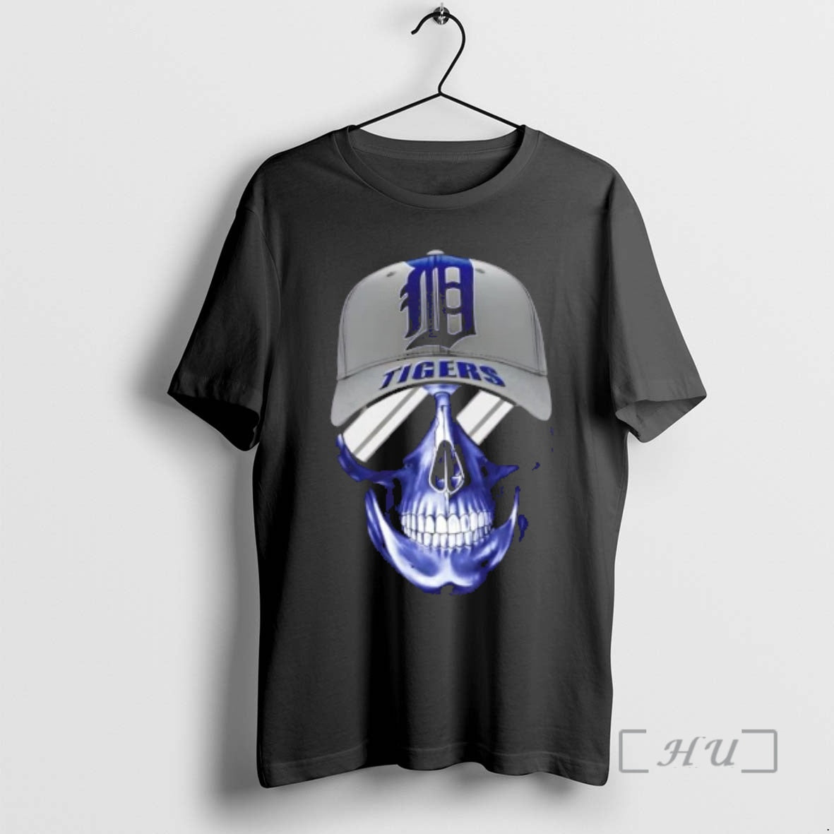 Officials Skull Wearing A Cap Detroit Tigers And Smiling With Fans Premium T Shirts Sweater
