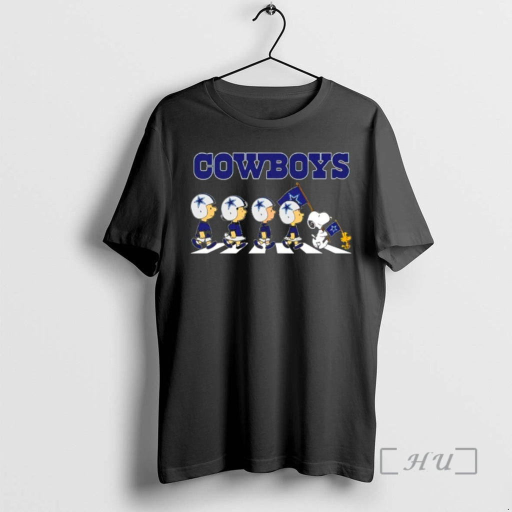 Officials Peanuts X Dallas Cowboys Football Flag Walking